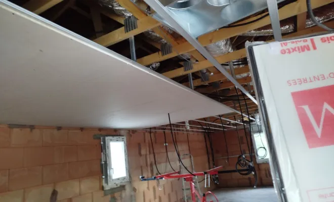 pose de ba 13 au plafond 